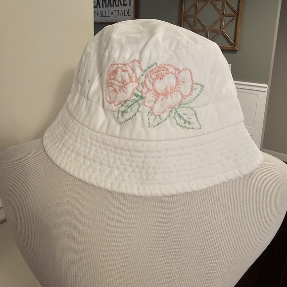 Vintage 90's Y2K White Cotton Floral Embroidered Bucket Hat Boho Cottage Coquett - Picture 2 of 5